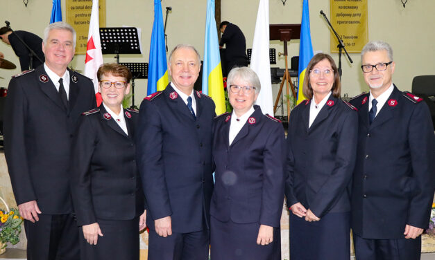 Chief of the Staff and Commissioner Shelley Hill install new leaders in Eastern Europe Territory